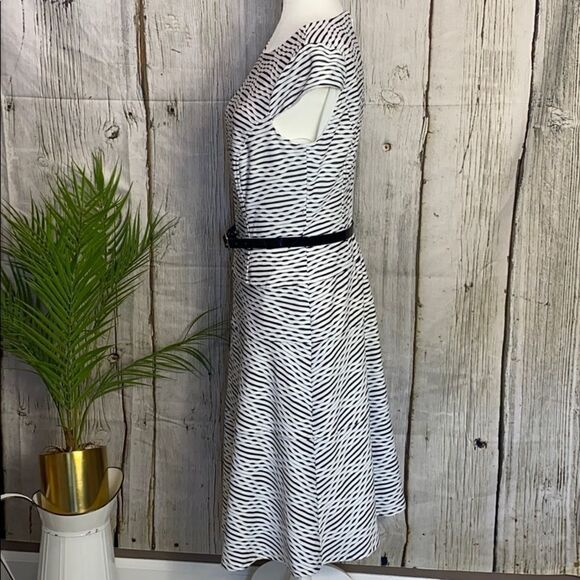 Anne Klein Black and White Ripple Cap Sleeve Midi Dress Size 6  325 - Picture 6 of 14